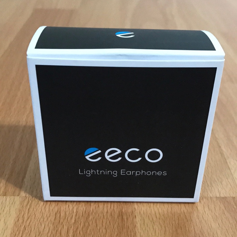 brand new Iphone 7 eeco lightning earphones